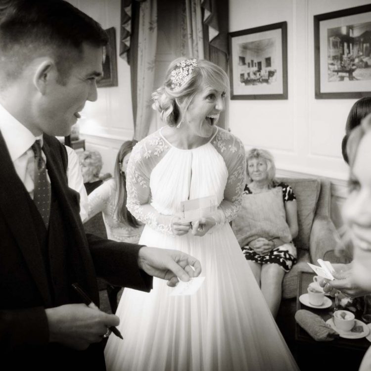 Wedding Magician Surrey – Mysteries, thrills, shocks and more